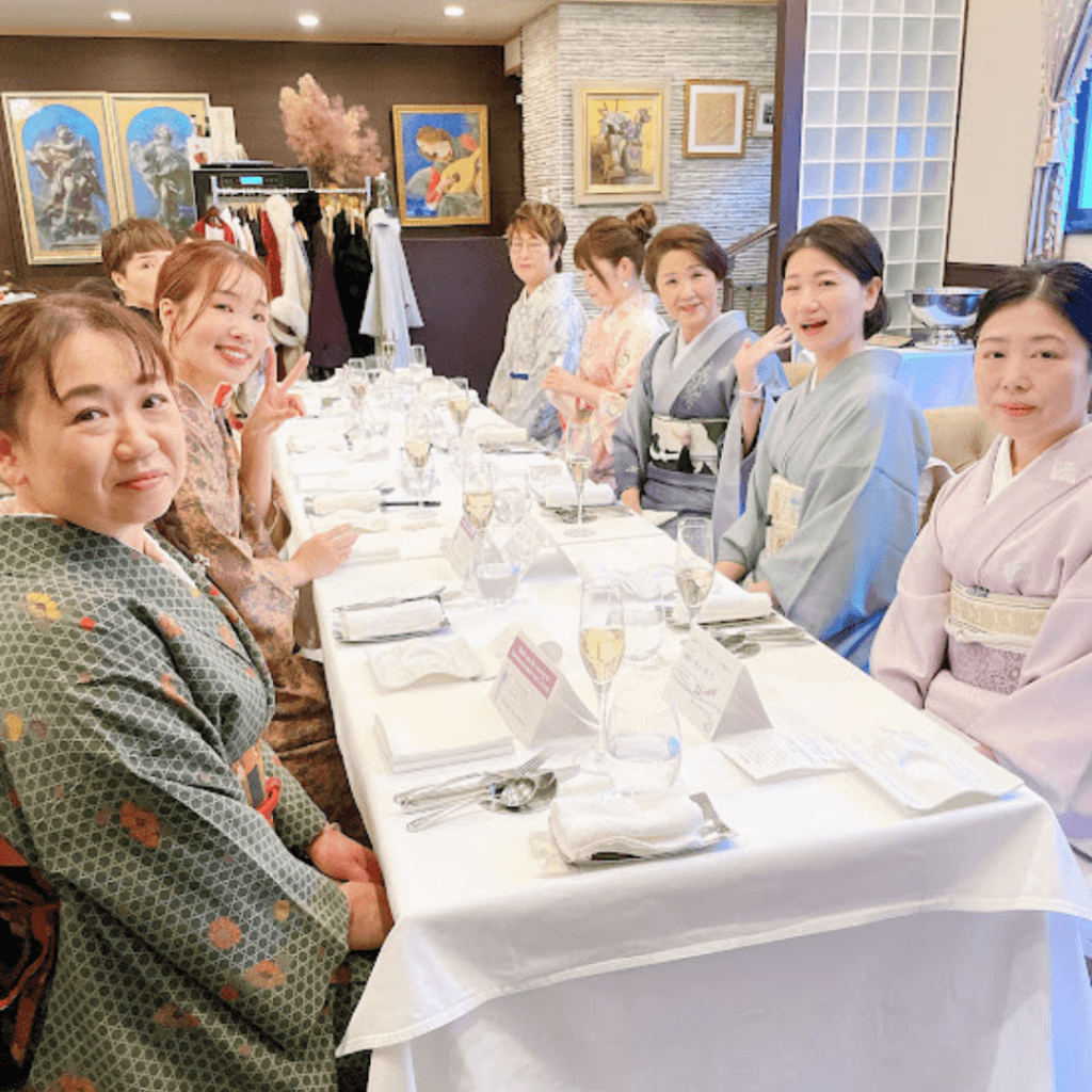 着付け教室の受講者さまと着物で楽しむ新年会。
