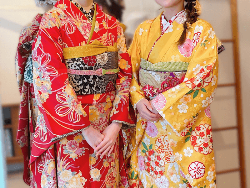 二十歳のつどい(成人式)で振袖を着ている女性